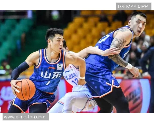 山东男篮与福建男篮激战正酣谁能在这场对决中笑到最后